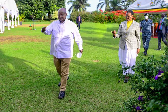Nyinancweende's tweet photo. How do I love and appreciate thee Mzee, let me count the ways (some of them at least.)

#Sabalwanyi@80 https://t.co/8LmjgT14Tq