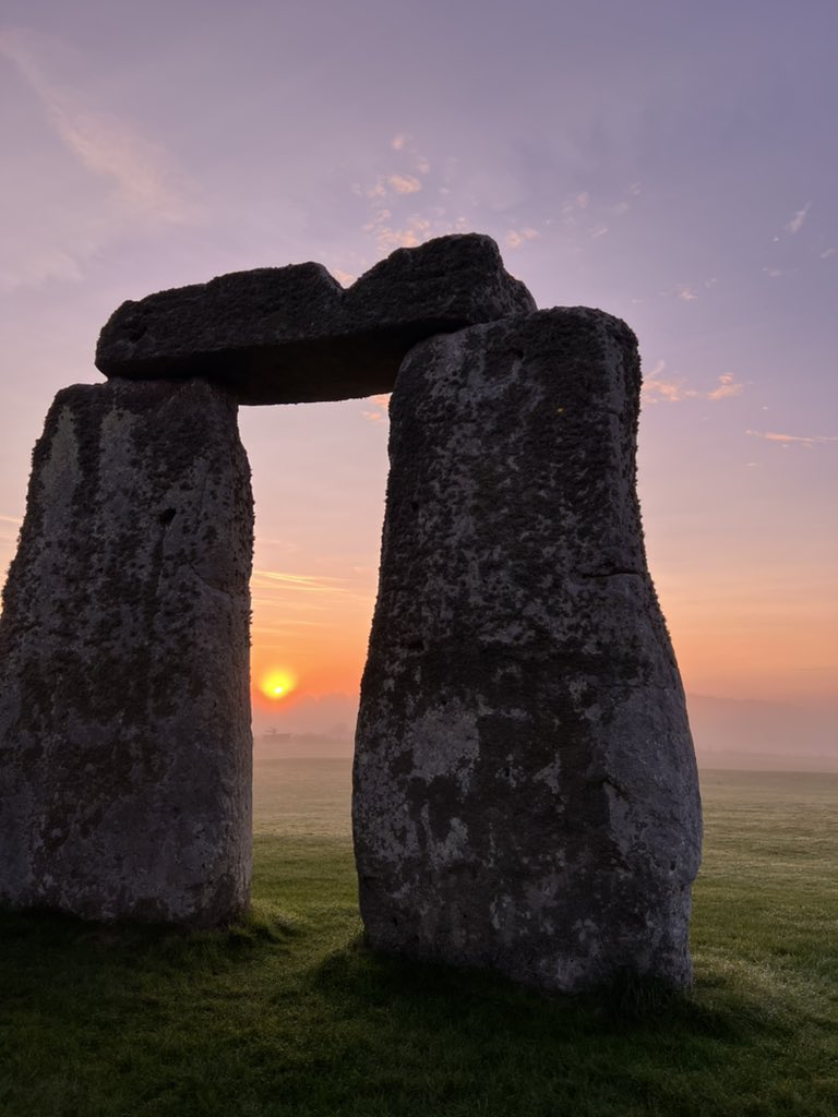 Sunrise at Stonehenge today (15th September) was at 6.43am, sunset is at 7.23pm ☀️🥶