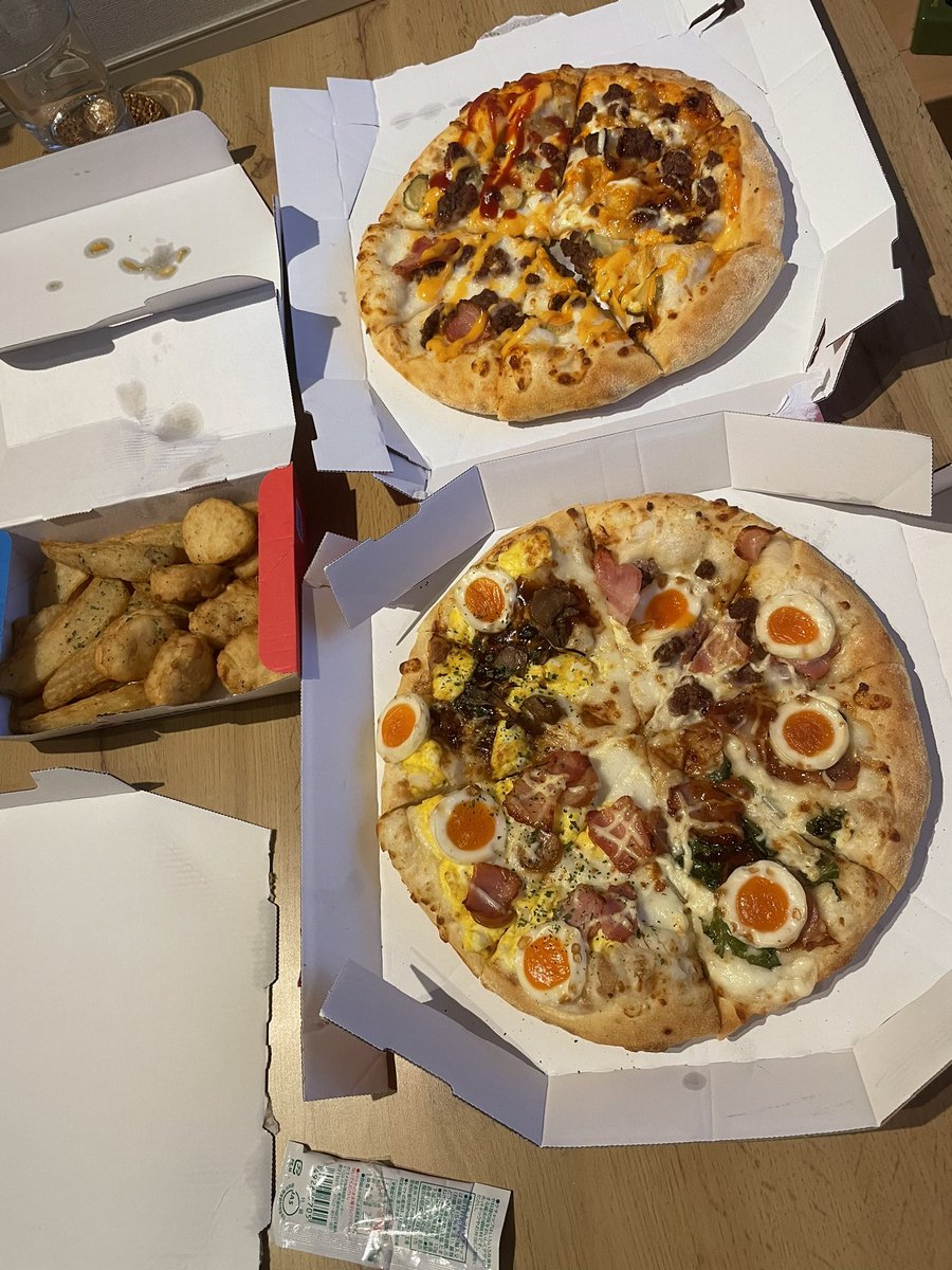 店長おすすめピザいただきます