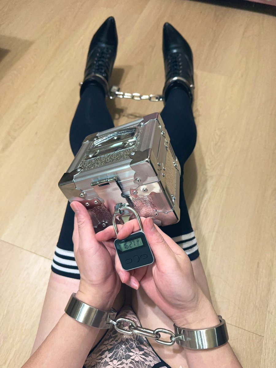 saumitw's tweet photo. 数ヶ月前の自縛遊び
タイムロッカーを24時間に設定した
すごいな私 https://t.co/hL73LqSO8t