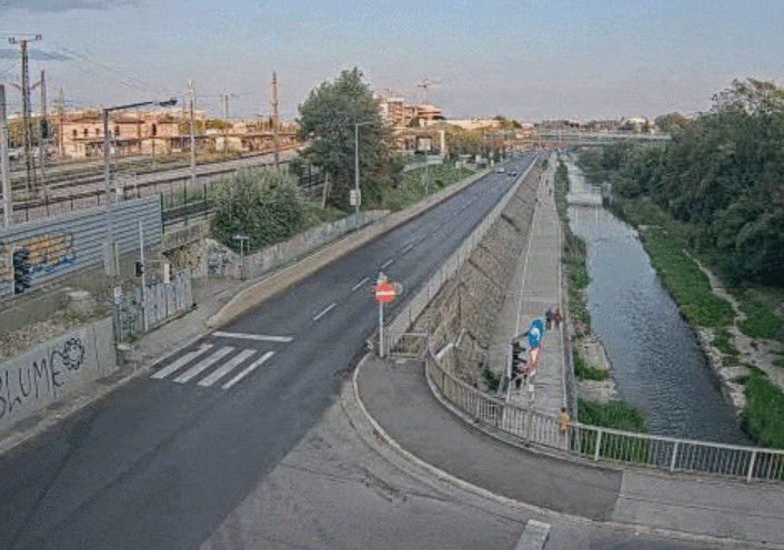 maierene's tweet photo. Wienfluss Hardigkasse

normal vs heute 08:00 Uhr https://t.co/Pycx3ZlPnW