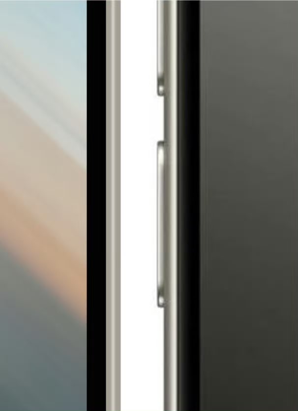 smartechdaily's tweet photo. في مقارنة بين تصميم جهاز #GalaxyS25Ultra القادم و جهاز #iPhone16ProMax الحالي، تفوقت سامسونج بفارق بسيط.
يتميز S25 Ultra بحواف أضيق، وشاشة مسطحة بالكامل بدون انحناءات، مثل S24.
على الرغم من أن كلا الجهازين يأتيان بشاشة 6.86 بوصة، إلا أن شاشة سامسونج توفر مساحة عرض أكبر، بسبب زوايا iPhone الكبيرة التي تقلل من مساحة الشاشة.