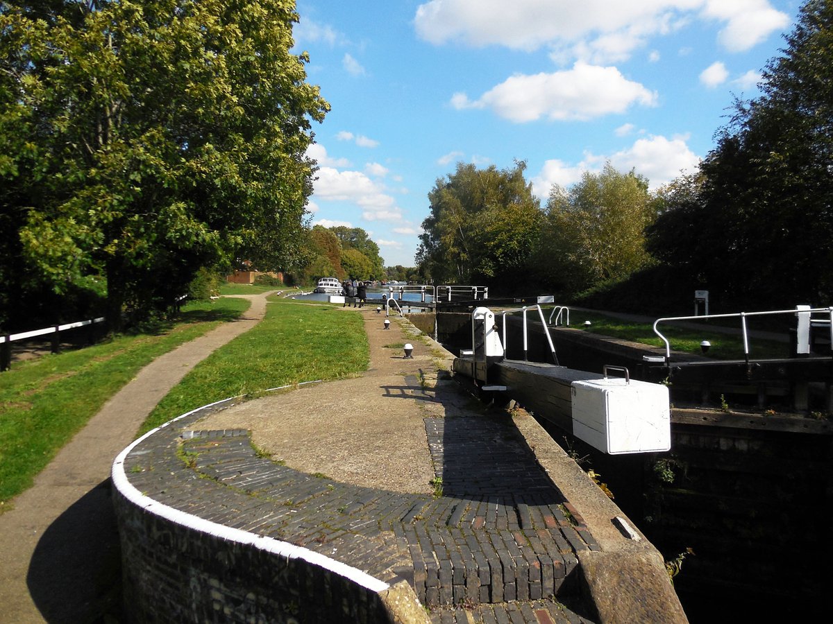 retired_tom's tweet photo. My photos from #September 2018

#CanalRiverTrust #GrandUnionCanal #CroxleyGreen #Batchworth #Lock #Bridge #NarrowBoat #ChessLock #Reflections

#Canals &amp; #Waterways can provide #Peace &amp; #calm for your own #Wellbeing #Lifesbetterbywater #KeepCanalsAlive https://t.co/OecUjDFJap