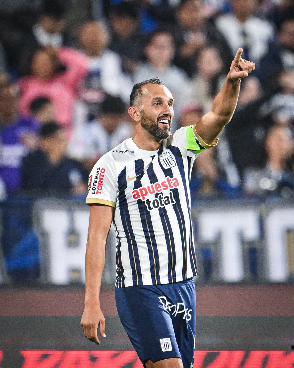 Clubarribaperu's tweet photo. Futbolistas EXTRANJEROS con más goles OFICIALES en toda la historia de CLUB ALIANZA LIMA

🥇 HERNÁN BARCOS 🇦🇷 (62)⚽
🥈 Rosinaldo Lopes 🇧🇷 (37)
🥉 Gabriel Costa 🇺🇾 (33)
🔝 Mauro Guevgeozian 🇺🇾 (29)
🔝 Walter Ibáñez 🇺🇾 (28)
🔝 Roberto Ovelar 🇵🇾 (25)

@Hernanbarcos @ClubALoficial https://t.co/1TJJPx9DzH