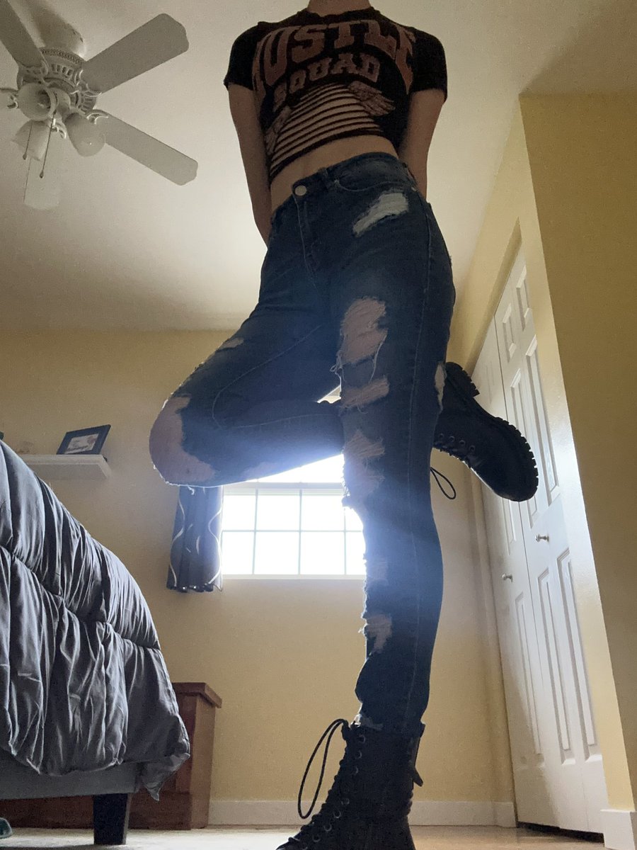Cozy_Tief's tweet photo. Break me? #misogynykink #brat https://t.co/D1HIOf8Euf