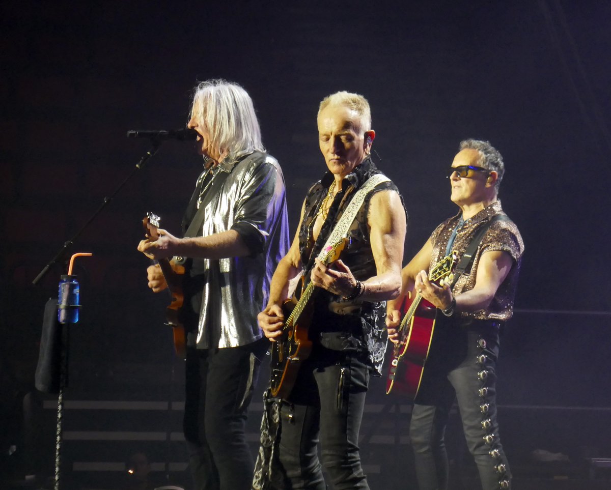 firethorn76's tweet photo. Portland 2024 @DefLeppard https://t.co/70Tdz7jhFG