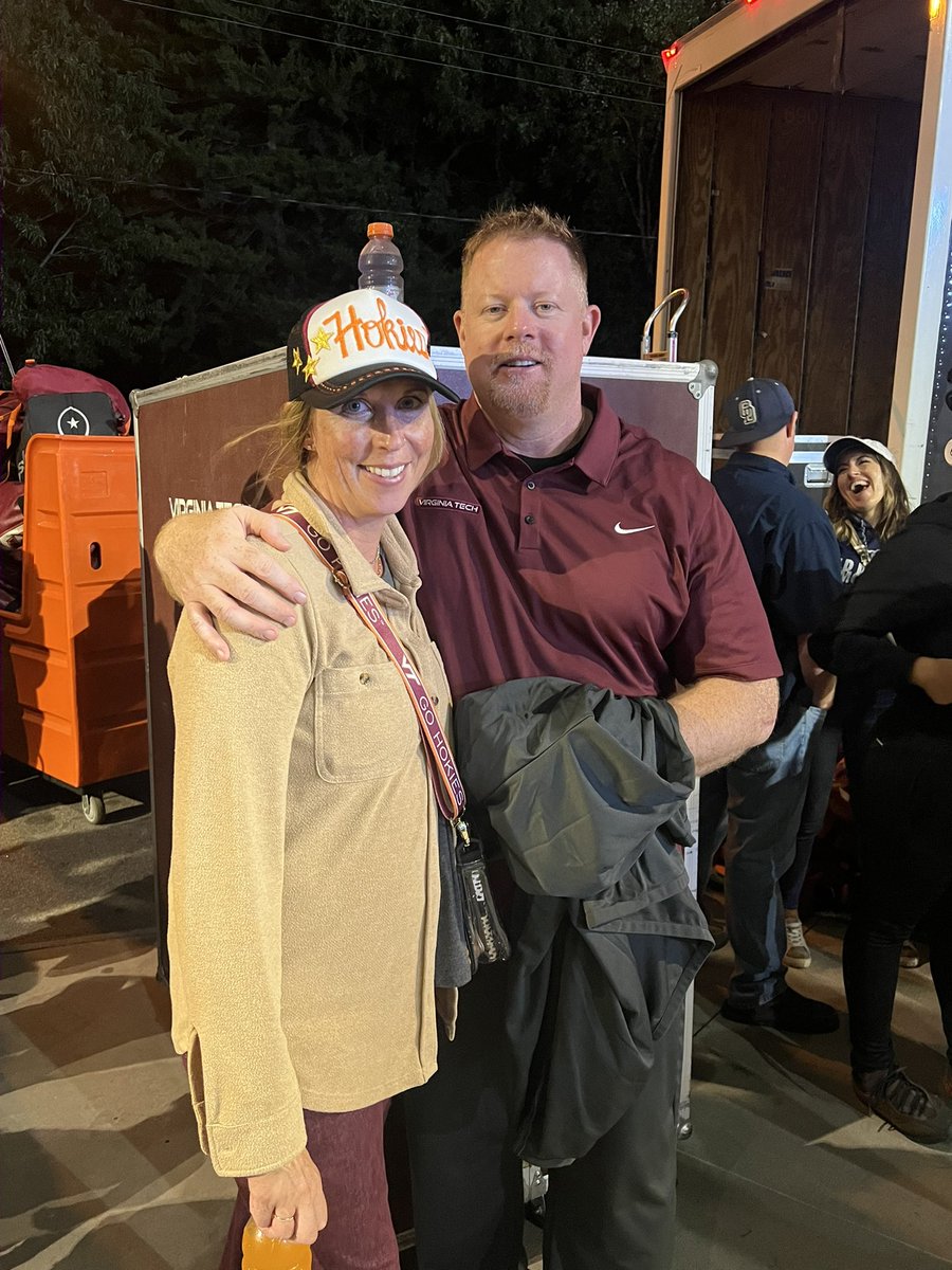 CoachShawnQuinn's tweet photo. Good #TEAM win appreciate these guys for all of their hard work &amp; fight tonight to get the win. Fun group to coach &amp; work alongside everyday. Also, appreciate my much better half coming to the #757 to cheer us to Victory! #VictoryPhoto @HokiesFB https://t.co/vsc4Gg5Rlg