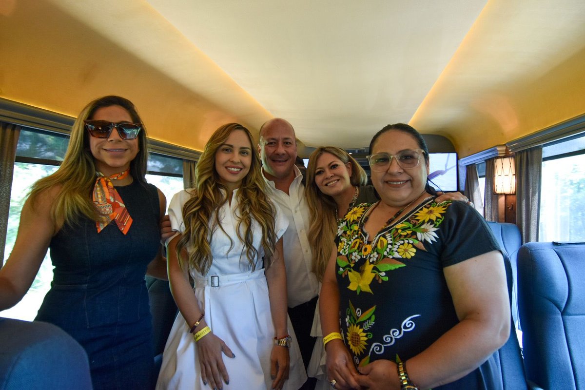 ContrerasCeleni's tweet photo. Hoy nuestro Gobernador @EnriqueAlfaroR apuesta por el turismo impulsando la reinaguración de Tequila Express. Un viaje por la tradición y cultura de Tequila y Jalisco.
#TequilaExpress #JaliscoTurismo #Cultura #Tequila" https://t.co/JlLe26egQy