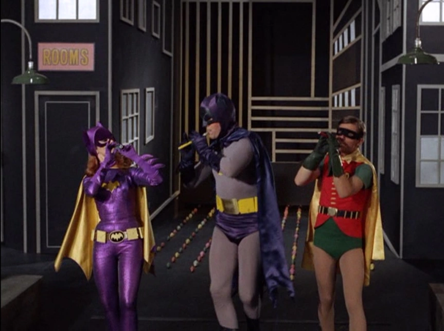 laredoart2018's tweet photo. This set always makes me think of Tron. I mean, kinda. #MeTVBatman #Batman #Batman66 #TheBrightKnight #Tron https://t.co/Gu5J4Tc4Gr