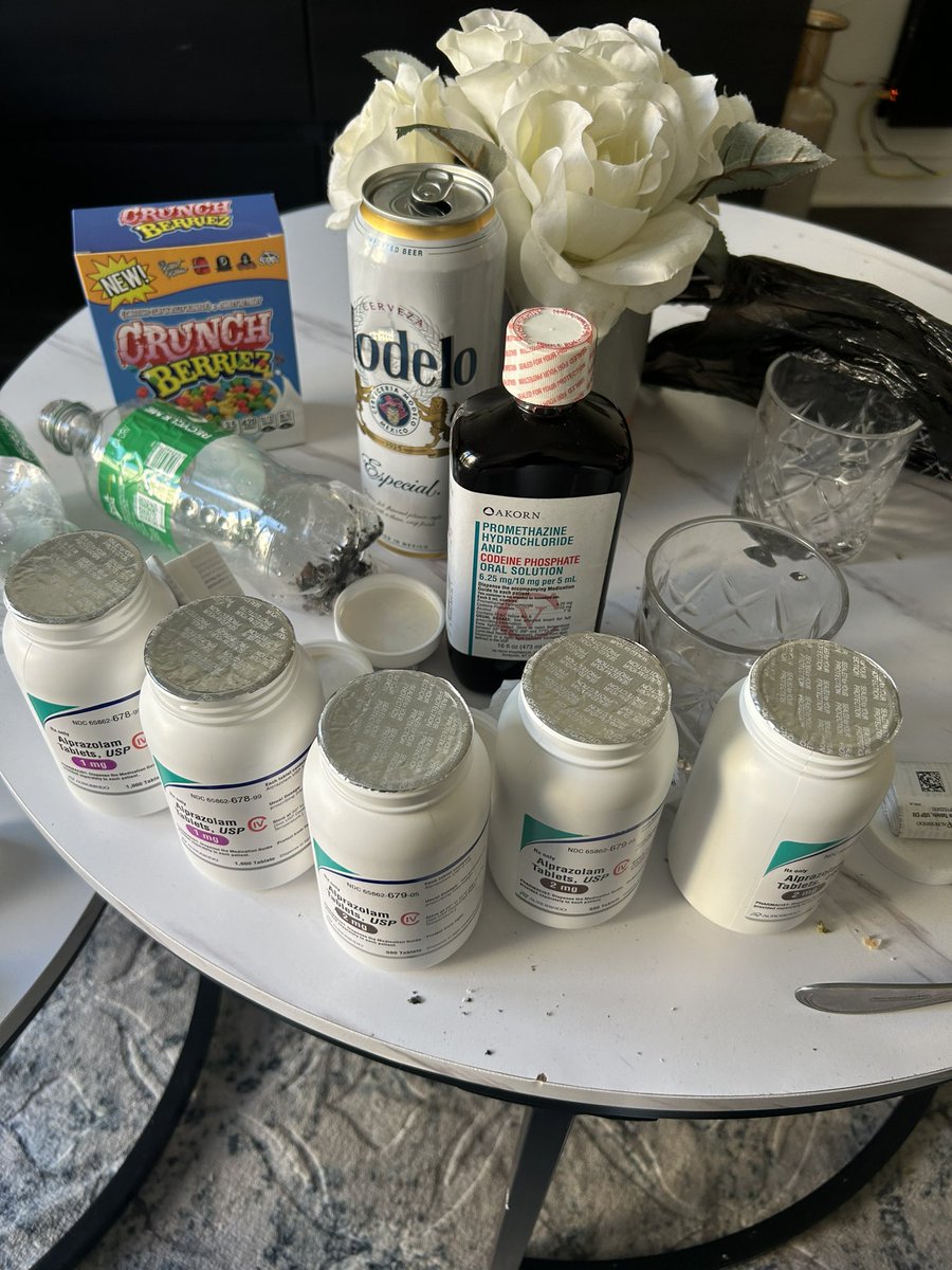 codeineliver_'s tweet image. FIRST DOWN THE MODELO THAN COMES THE SPRITE….. FYI THATS NOT SPRAYED WEED ITS DOJA 
LIKE COMMENT AND FOLLOW ME BACK ❤️‍🔥