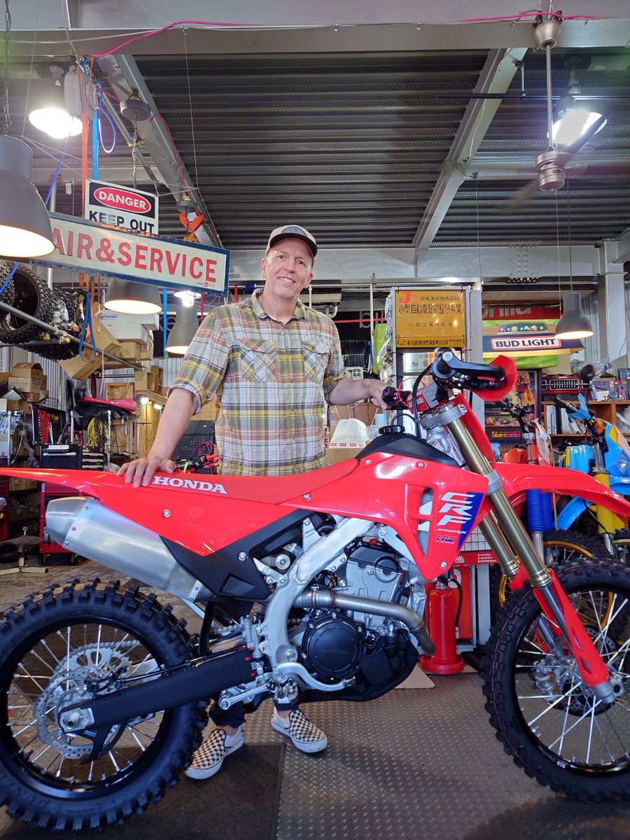 STARSTRADING's tweet photo. M様 CRF250RX
N様 X-Trainer250
S様 Primavera150
それぞれご納車いたしました!
みなさん喜んでいただけて、こちらも大満足です!
これからもよろしくお願いします!
#starstrading #スターズトレーディング
#honda #beta #piaggio #vespa #crf250rx #xtrainer250 #primavera150 https://t.co/OKcqmILL3T