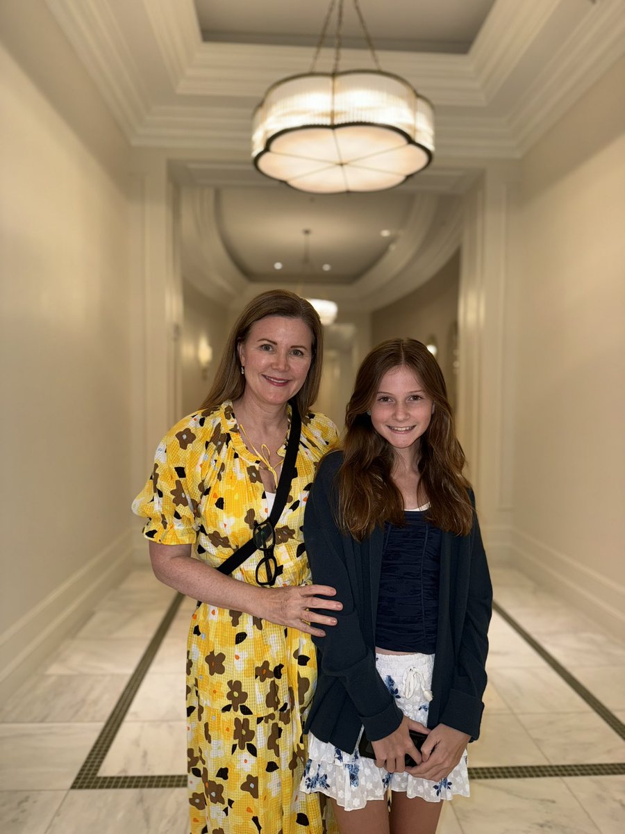 ShandaBlackmon's tweet photo. I love bringing my kids on work trips to allow them to see what I do, imagine having a career, have more time with them & have that 1-on-1 time. @ests_womenThor @WomenSurgeons @womeninsurgery @WomenInThoracic #bringyourdaughtertowork #STEMcareer https://t.co/679XecG7dG