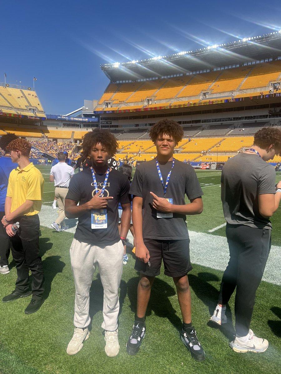 LoVickroy52's tweet photo. Had a fantastic time in Pittsburgh with @Da_hood26 today! Really hard fought win and an extremely entertaining game. Thank you so much @Coach_Manalac and @Pitt_FB for the invite! https://t.co/KLb4tPUBG6