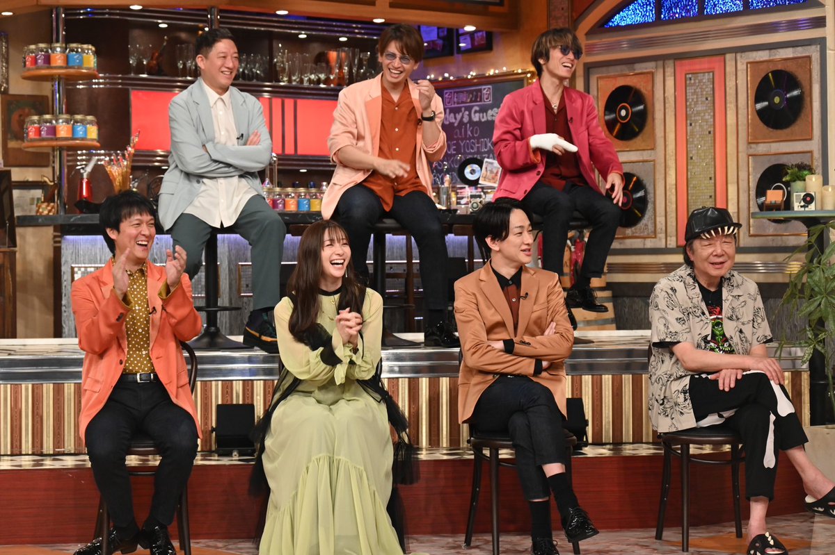 EIGHTJAMtvasahi's tweet photo. 今夜の #EIGHTJAM は
遂にスタジオ初登場‼️【aiko特集🥔】

★多くのプロを惹きつける #aiko が
プロたちの質問に本気回答🎆

★スタジオには #aiko に加え
#吉岡聖恵 #宮崎朝子 #清竜人 が🌸

★さらに｢🎶星の降る日に｣豪華セッションも✨ https://t.co/YQXlB0X15h