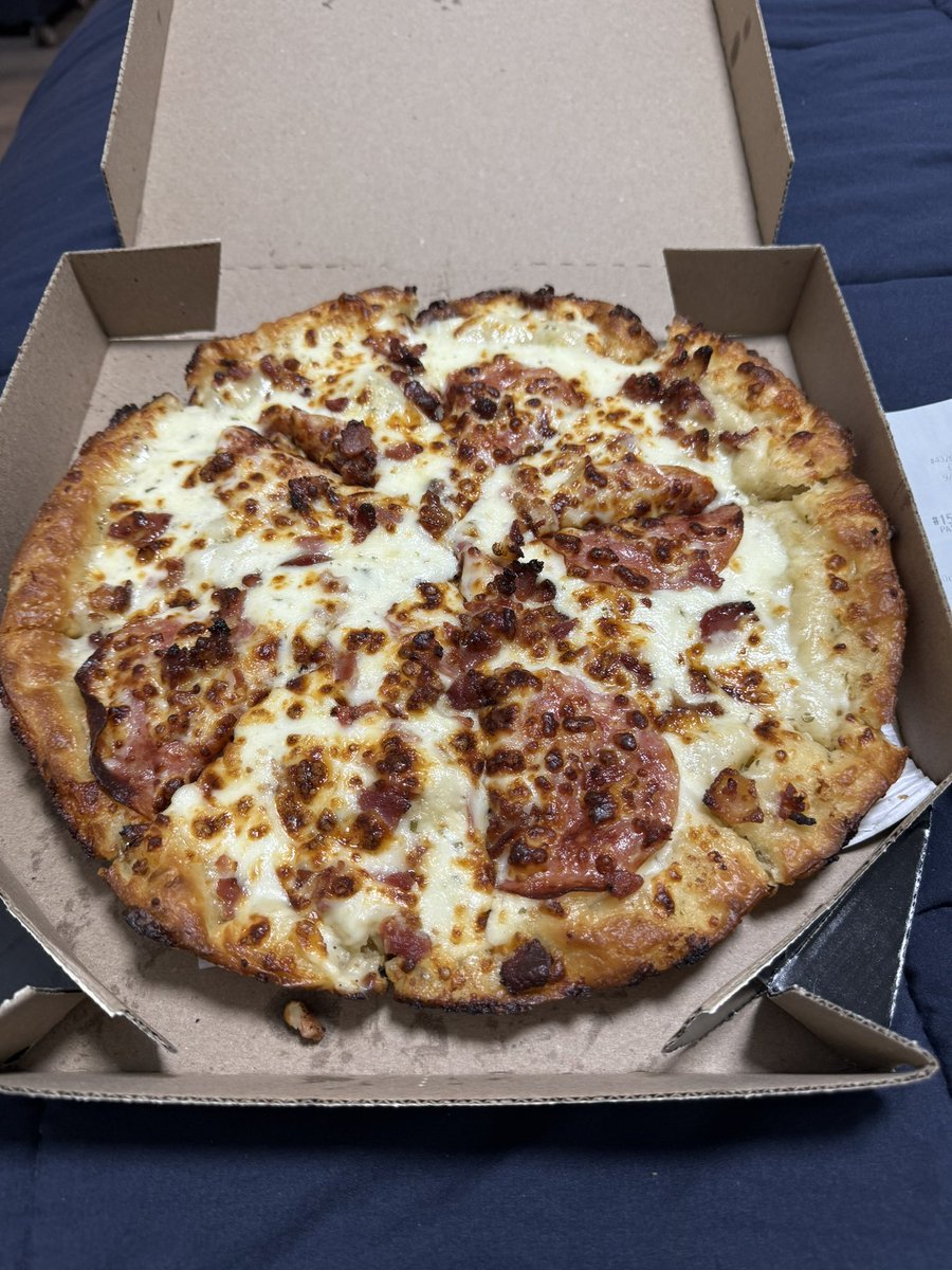 sethalterman25's tweet photo. @dominos earlier this evening- Saturday 9/14/24 I ordered from your store at 900 M street SE in Washington DC.  I placed my order at 8:26pm. I DID NOT receive my order till over 2 hours later at 10:36 and to add insult to injury. It was THE WRONG DAMN PIZZA. Horrendous. DO BETTER https://t.co/tDUddnbYDK