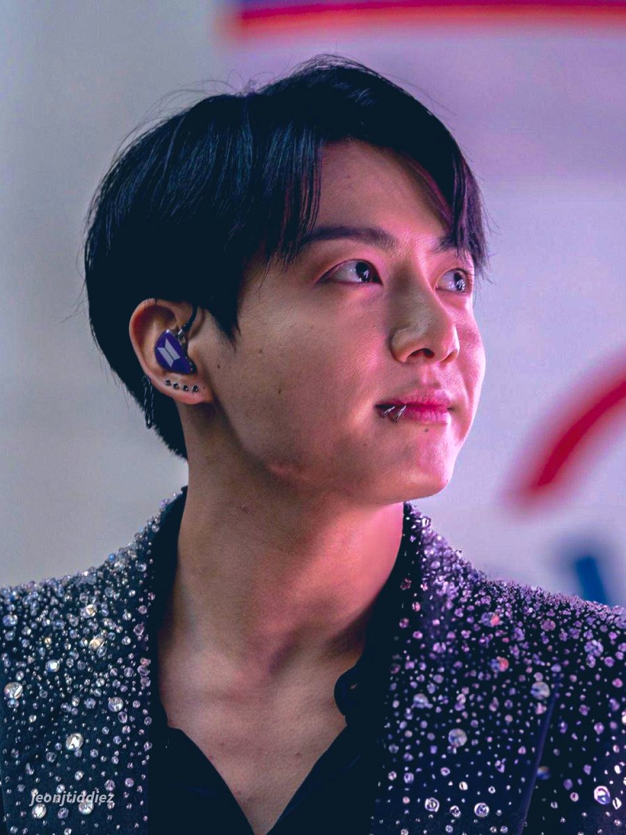 goldenjjk1103's tweet image. Hi @947KISSFM! Could you play #3D by #Jungkook JT Remix on #KissMix at 10 with DJ JMACK? Thank you 💜