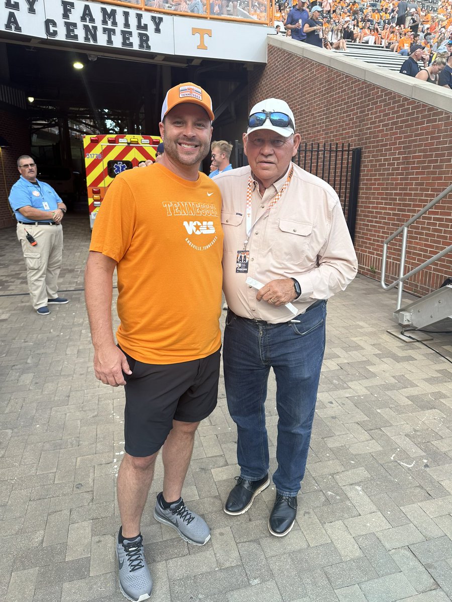 leejamonett's tweet photo. Big thanks to Coach Fulmer for the business & trip to the checkerboard. #WeSoarHigher #GBO
@colejamonett24 @alliekamonett @leah_amonett https://t.co/mgOclHaSPQ