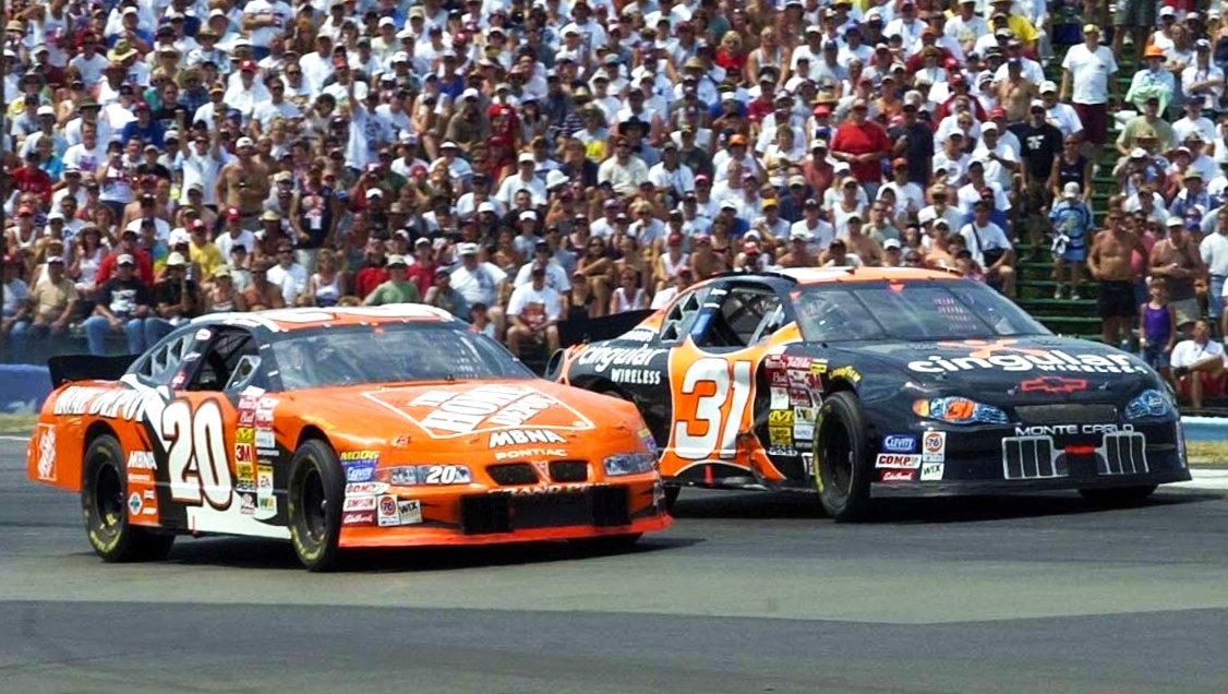 LegendsNascar's tweet photo. Tony Stewart and Robby Gordon at Watkins Glen in 2002.

#Smoke 🏁 https://t.co/szIUay7r2P