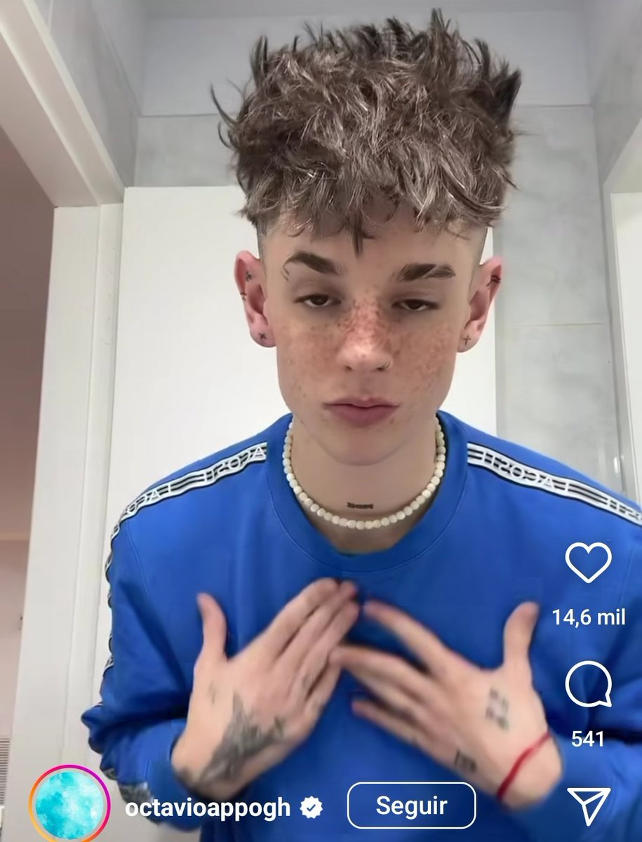 jdkjafnjajfjjsj estpy tentada alguien m puede explicar Q TIENE EN LA CABEZA (en todos los sentidos) posta qué tiene escondido debajo d ese pelo una docena de facturas