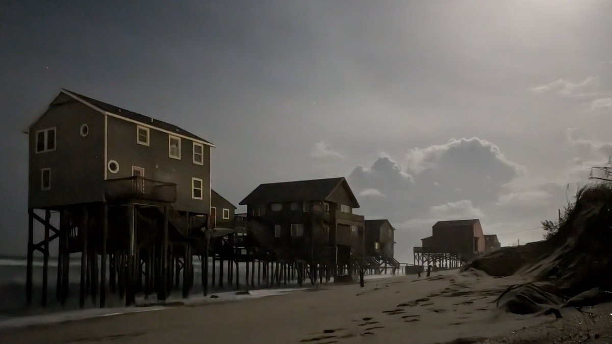 Shaftan's tweet photo. The street formerly known as G A Kohler Court, at night. #Rodanthe NC https://t.co/JJerHecp1P