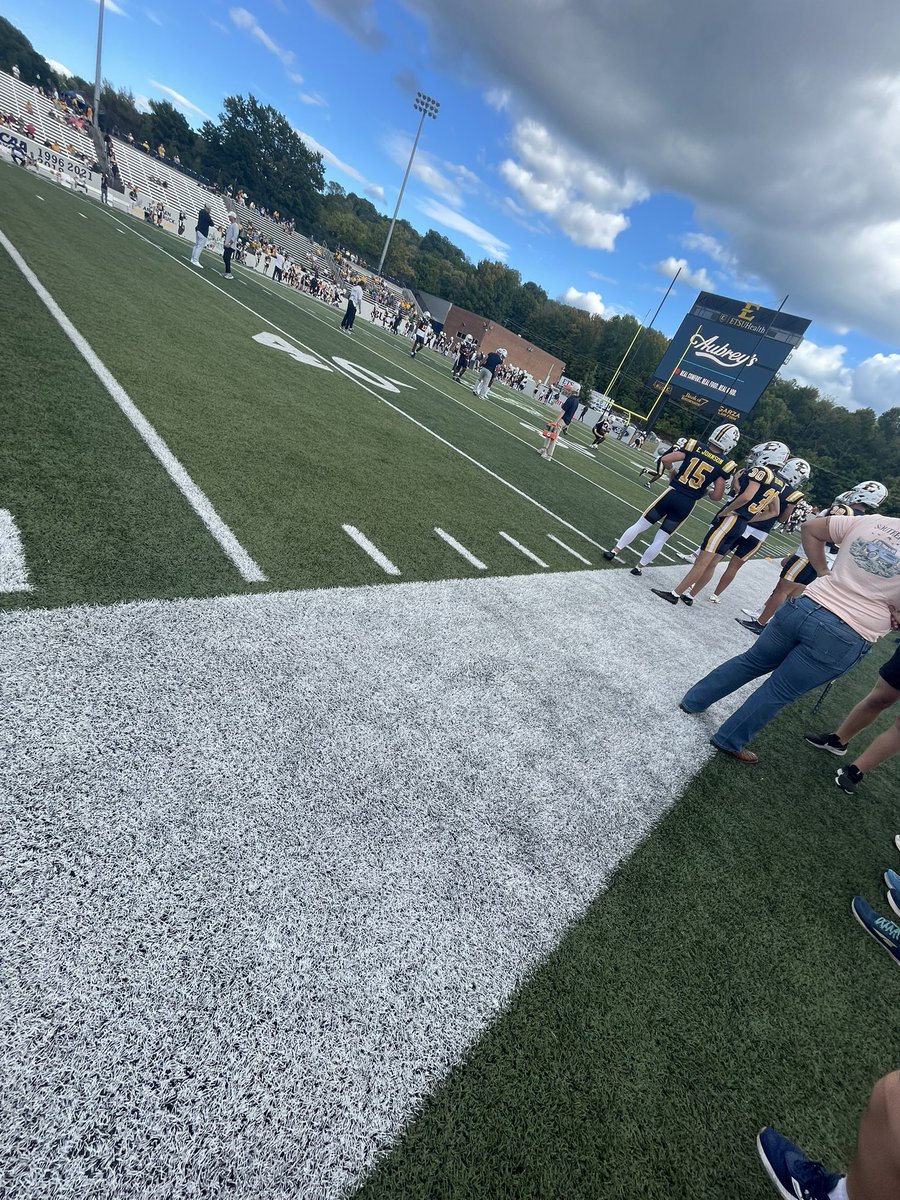thejustocosper's tweet photo. Thankful for the visit love the atmosphere great coaches can’t wait to go back !! @H_Gray94 @CoachIsaacVance @SaksHighFB @DexPreps @PrepRedzoneAL @UnLockYourGame https://t.co/HUs4zuLoej
