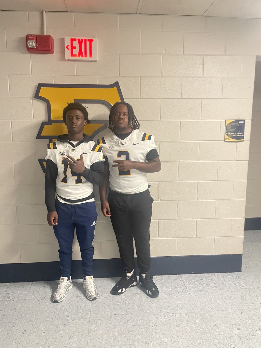 thejustocosper's tweet photo. Thankful for the visit love the atmosphere great coaches can’t wait to go back !! @H_Gray94 @CoachIsaacVance @SaksHighFB @DexPreps @PrepRedzoneAL @UnLockYourGame https://t.co/HUs4zuLoej