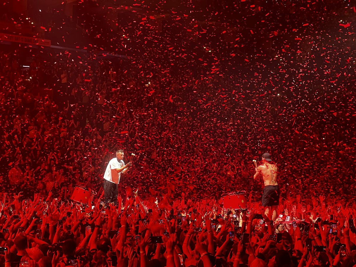 beebats_'s tweet photo. Raleigh (pit) and Philly (seats) to celebrate the last year of my 20s rolling in. Thank you for everything, always. 

@joshuadun @tylerrjoseph @twentyonepilots https://t.co/bFORfpNfrh