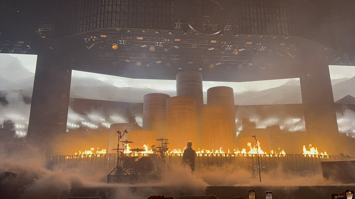 beebats_'s tweet photo. Raleigh (pit) and Philly (seats) to celebrate the last year of my 20s rolling in. Thank you for everything, always. 

@joshuadun @tylerrjoseph @twentyonepilots https://t.co/bFORfpNfrh