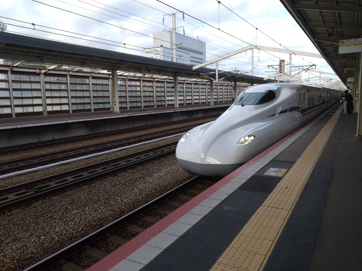 isa_wooow's tweet image. 渋谷弾丸ツアー

7時台の新幹線で東京へ
連休の初日だけあって朝から満席。

9月半ばなのにまだまだ30℃越え、道玄坂を歩くだけで汗だく💦

初めてのハコでホテル街をウロウロ探す、ライブハウス密集地の中にいつもの顔ぶれを発見‼️

ほぼ1年ぶりの再開は同窓会か法事みたいだ。

#asaco
#7thFLOOR