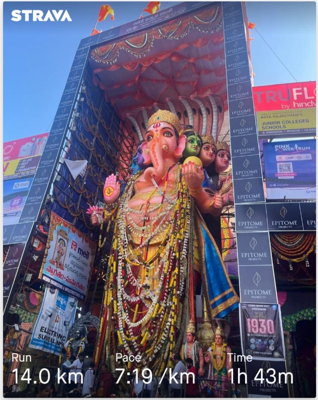 GirirajHarsola's tweet image. 14k Morning Darshan run to Khairatabad Ganesh ji 🙏

#running 
#RunForFun 
#RunnersOfTwitter