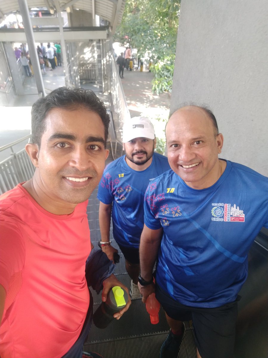 GirirajHarsola's tweet image. 14k Morning Darshan run to Khairatabad Ganesh ji 🙏

#running 
#RunForFun 
#RunnersOfTwitter