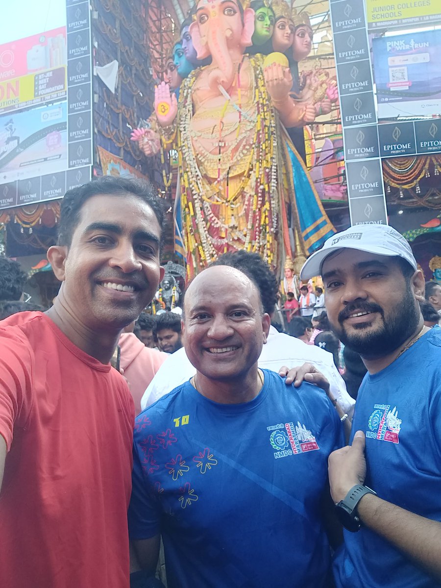 GirirajHarsola's tweet image. 14k Morning Darshan run to Khairatabad Ganesh ji 🙏

#running 
#RunForFun 
#RunnersOfTwitter
