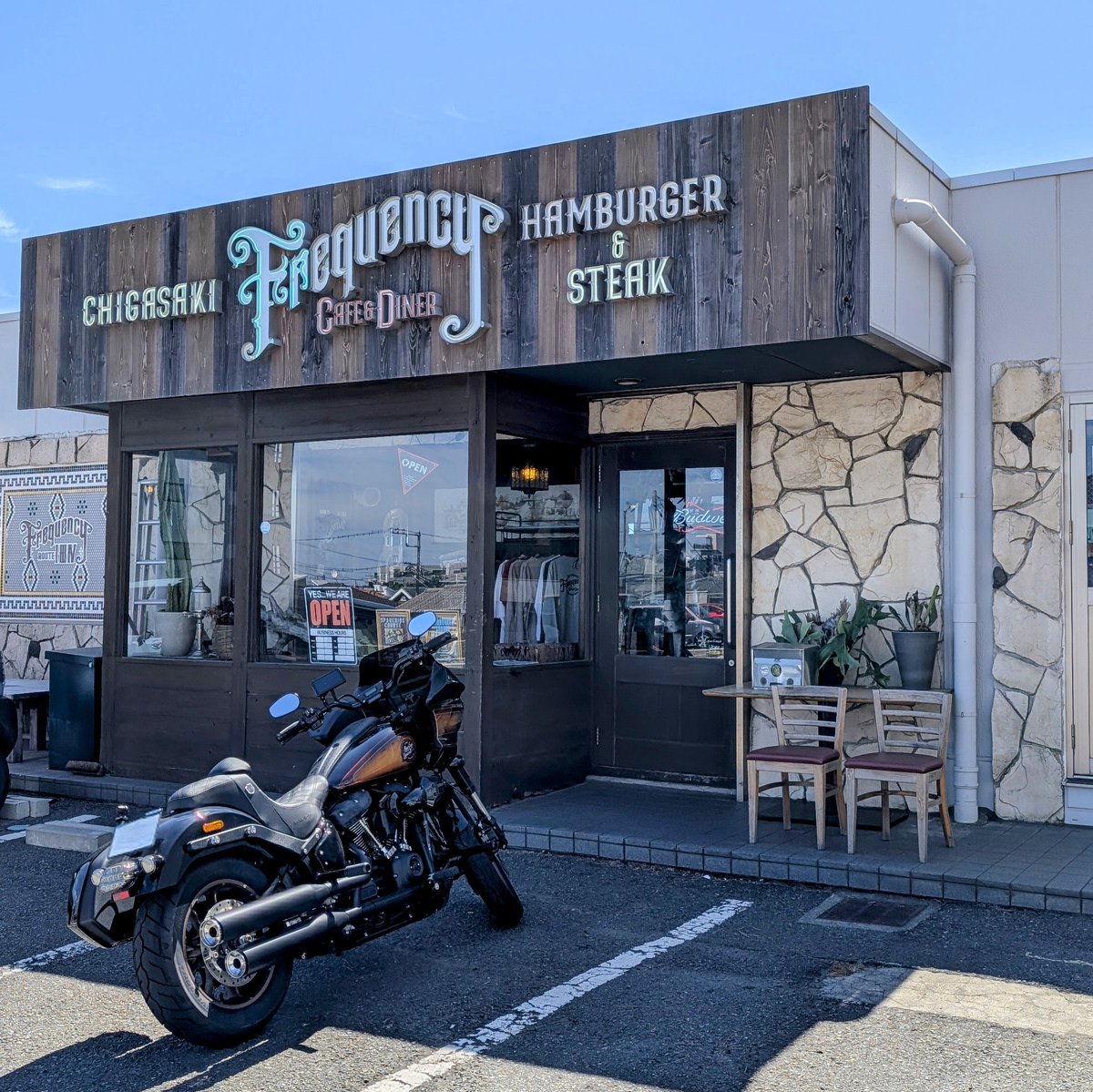 gosurf_rc350's tweet photo. 湯河原でランチする予定が、西湘PAまで大渋滞で、茅ヶ崎で脱落🏍️☕
#HarleyDavidson #EnthusiastCollection #FXLRST #LowRiderST #ローライダーST #TobaccoFade #タバコフェード #Glanz #TANAX #Oberon #CustomDynamics #BUNGKING #Saddlemen #KIJIMA #Pixel9Pro https://t.co/RF7ZLY4O2W