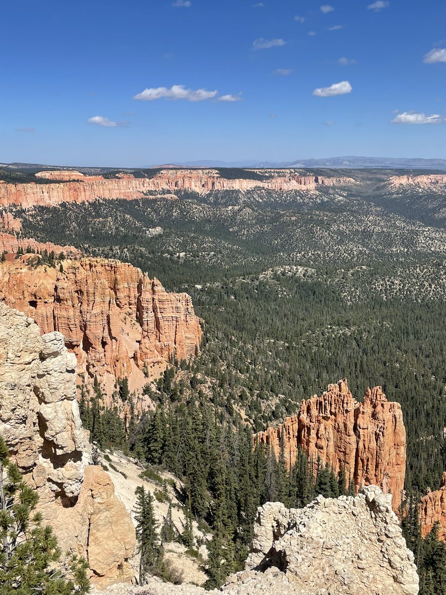 davidclyons's tweet photo. Bryce Canyon was well worth the extra driving. Then on to Page, AZ. Long day and we’re beat. But all is well, great vacation so far.
Pic from Bryce Canyon NP. https://t.co/aPPucx1Nsd
