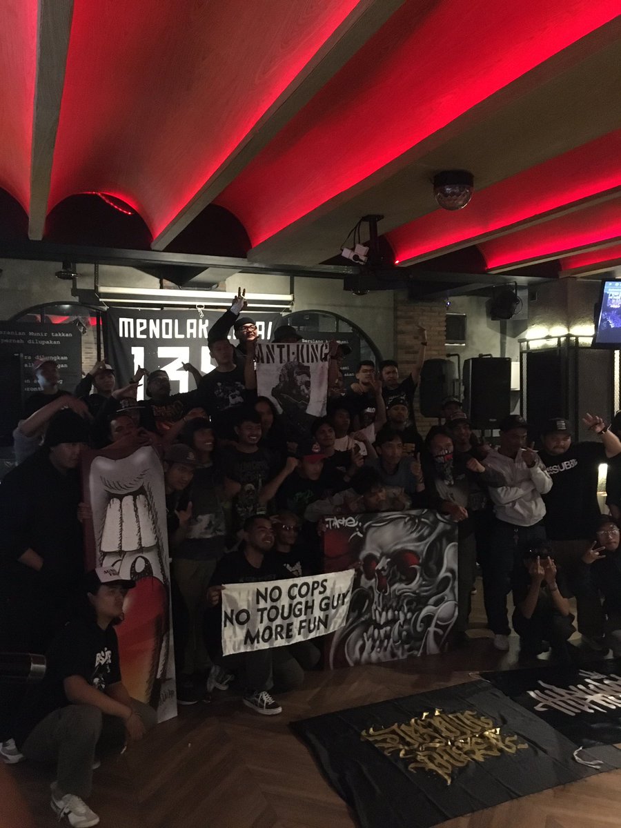 Maraton mikrofon yg menyenangkan.