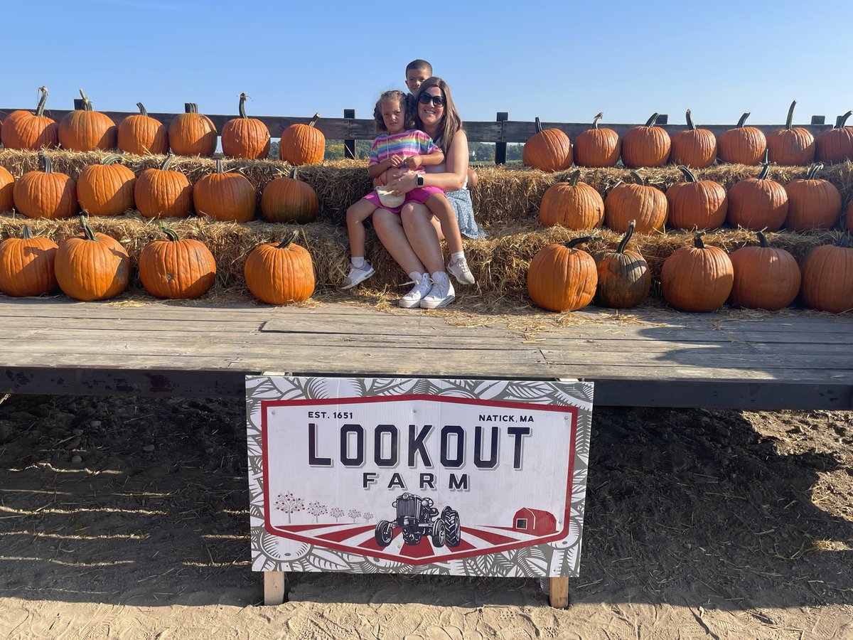 TravisThomasExp's tweet photo. The Apples Of My Eye! Nothing Like Fall In #newengland @Lookout_Farm #travisthomasexperience #letsgocolt #letsgocam https://t.co/gdLiEnj2Wz