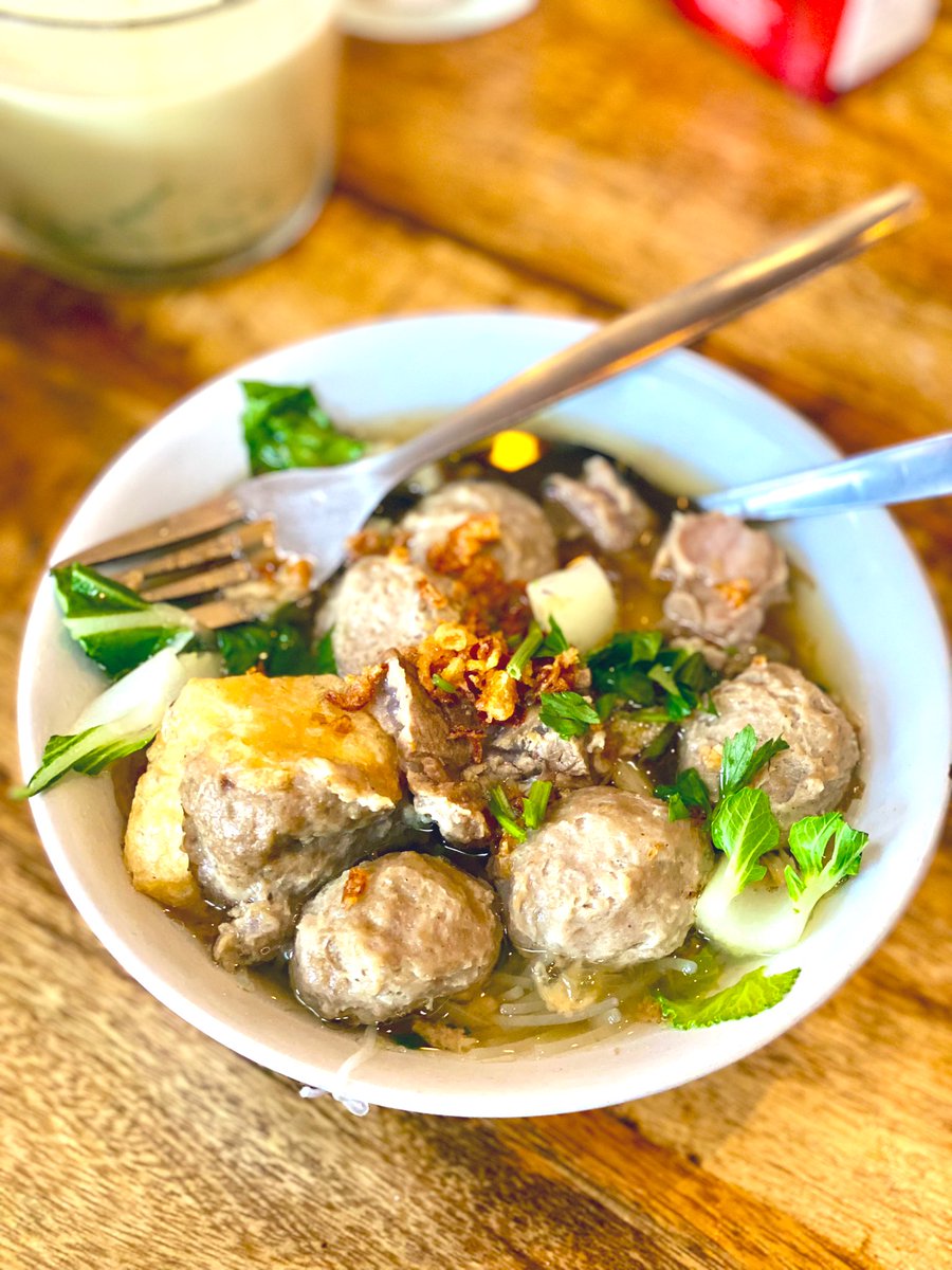 Denald's tweet photo. Awalnya aku &amp; @nadhikaa pengen banget makan bakso ke Jiwa Jawa di Amersfoort. 

Ber 2 kok kurang rame, kuajak jugalah @janedoeisliving @AgnesArdiyanti @AjengSabrina Yayang
Kembar @angelinaarini &amp; @enjeleeka jg @nathaniasera 

Seru banget!! Bakso enak, obrolan nyambung, jalan2 😍 https://t.co/7GWmI6uC99