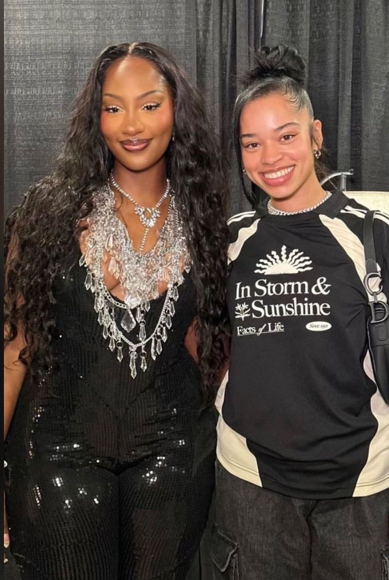 rnbradar's tweet photo. Ella Mai backstage with Tems at her concert https://t.co/1AgLwls0tb