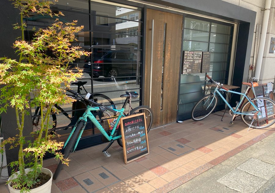 TravelMomos's tweet photo. #福岡 の #定食 #ランチ  ！ #桜坂 駅近くにある和食屋さんと #けやき通り にある #定食屋 さんに行ってきました！
#福岡グルメ #博多グルメ ＃小粋 #わっぱ定食堂 #昼ごはん #shousui #wappateishokudo #lunch #japan #japantravel #fukuoka 
YouTube動画もぜひご覧ください
https://t.co/OFcZ01wgo7 https://t.co/3Ldnak63OO