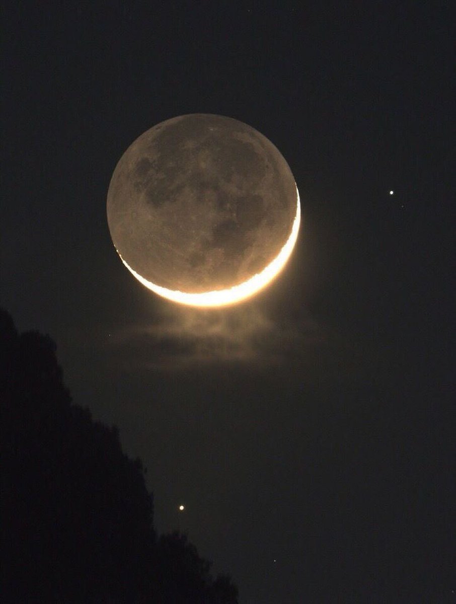 Globalcrux's tweet photo. Wonder of moons https://t.co/UTDDAed3Sv