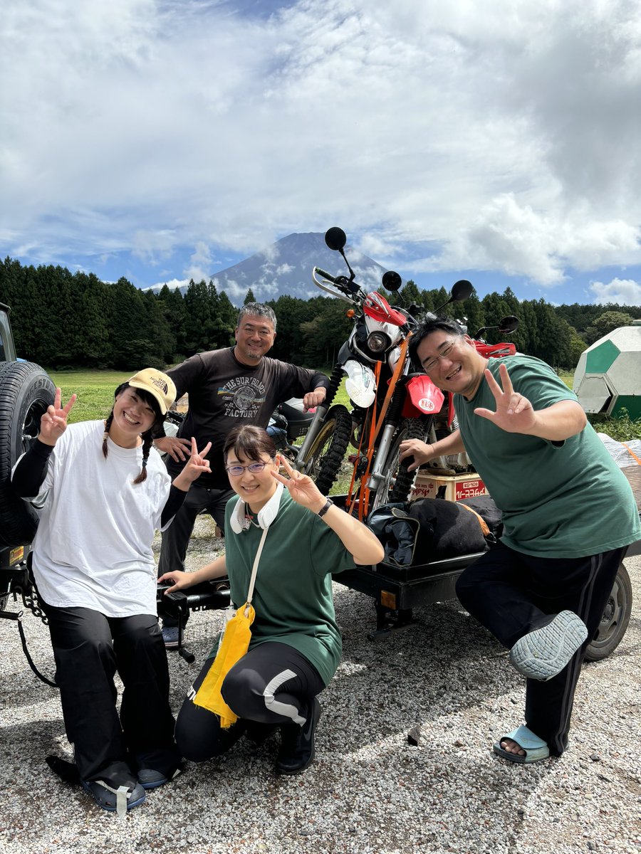 Tomichan0116's tweet photo. ratさん、ヨウコさん、スタッフの皆さん、ありがとうございました♪
楽しかったです😊

富士山ツーリングも満喫しました♪

#旅バイク祭り2024
#旅バイク https://t.co/CDzdE6IFVQ