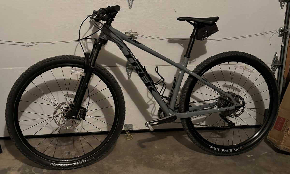 Doomsday3m's tweet photo. Didnβt get #Roadie situation fixed in time but #Leonidas is #ReadyToGo #WalatowaRegulators #Trek #BontragerBoys #Strava #Tifosi #JustRide #LifeBehindBars #TourDeAcoma π΅πΎββοΈ https://t.co/PzaQhwNdEV