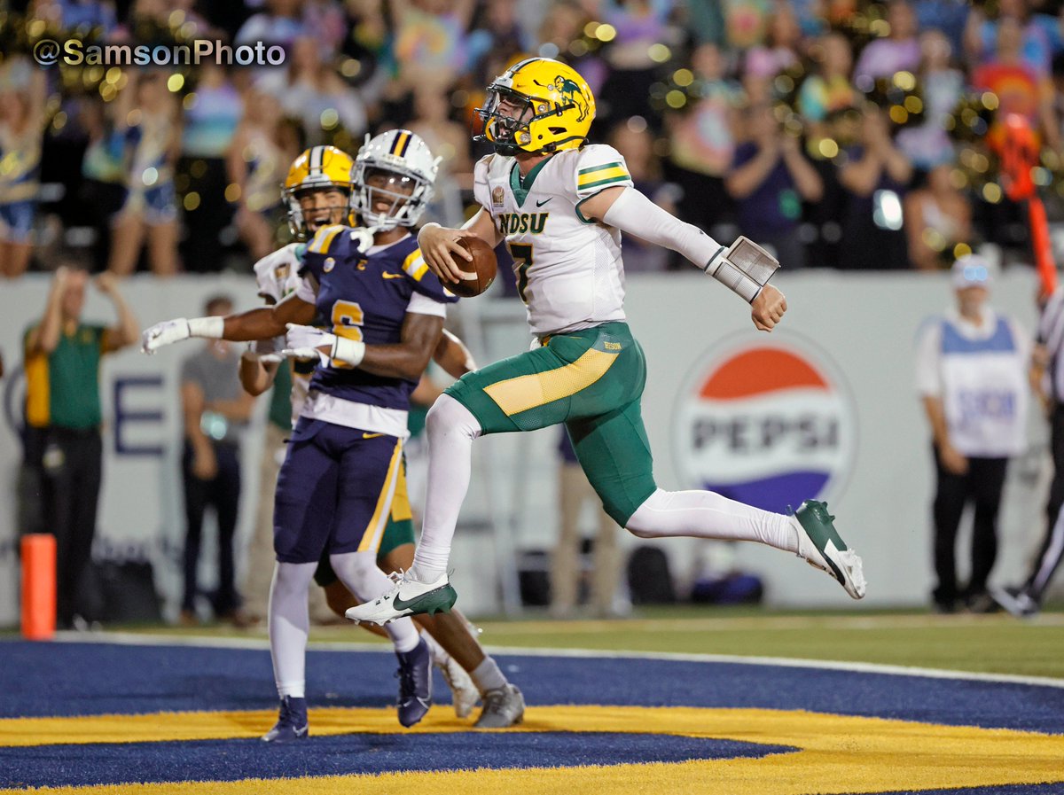 #NDSUBison edge <a href="/ETSUFootball/">ETSU Football</a> 38-35 in Johnson City, Tennessee. More photos &gt;bit.ly/4eqM3Vh