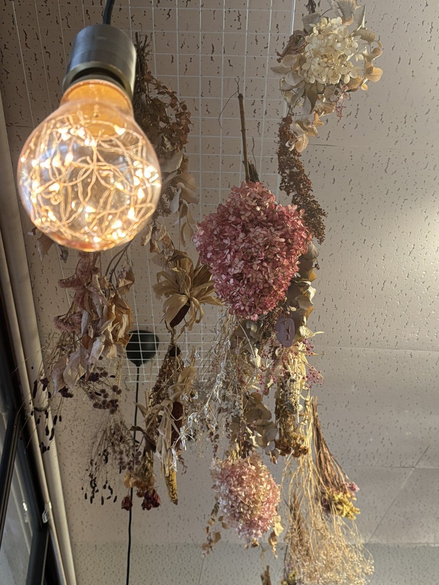 miroir_s's tweet photo. 久しぶりの県外ドライブ
目的のパフェ🍇１時間待ちでしたが美味しかった〜満足
#高橋フルーツランド
#HATAKE cafe
#本日の季節のパフェ https://t.co/Q4XmXAdOL7