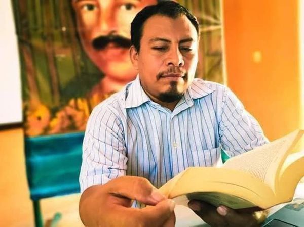 guapinolre's tweet photo. 🚨Alerta máxima

HAN ASESINADO A NUESTRO COMPAÑERO JUAN LOPEZ
Nuestro gran amigo, compañero y coordinador ha sido asesinado saliendo de la iglesia por hombres en moto justo días después de que pidiera renuncia del alcalde de Libre Adan Funez por sus vínculos con narcotraficantes. https://t.co/dySYUsp7Qq