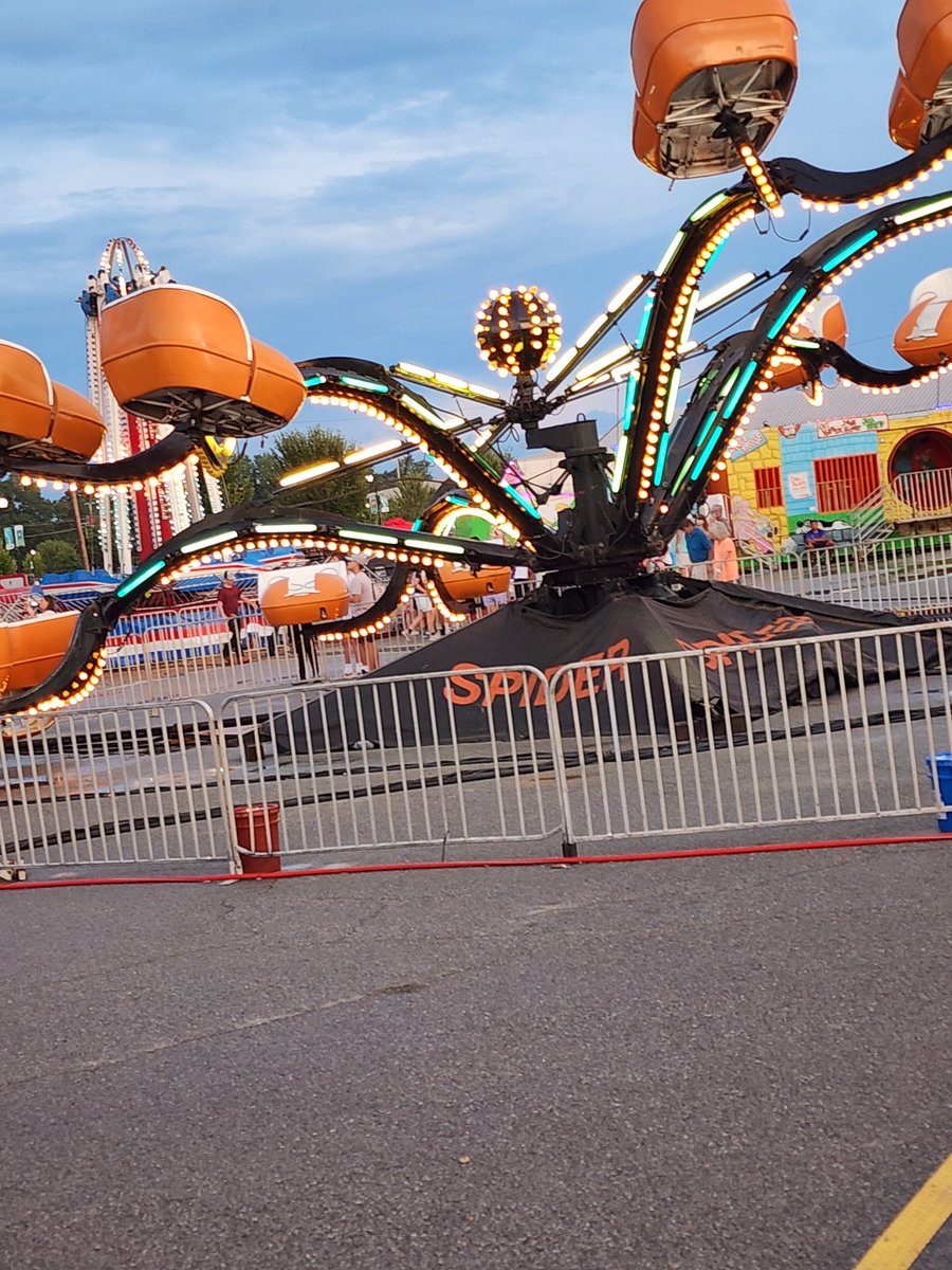 DustyW95470's tweet photo. Had fun at the benton fair last week🩷💜💙🙂😋 https://t.co/SPn09zIN6z