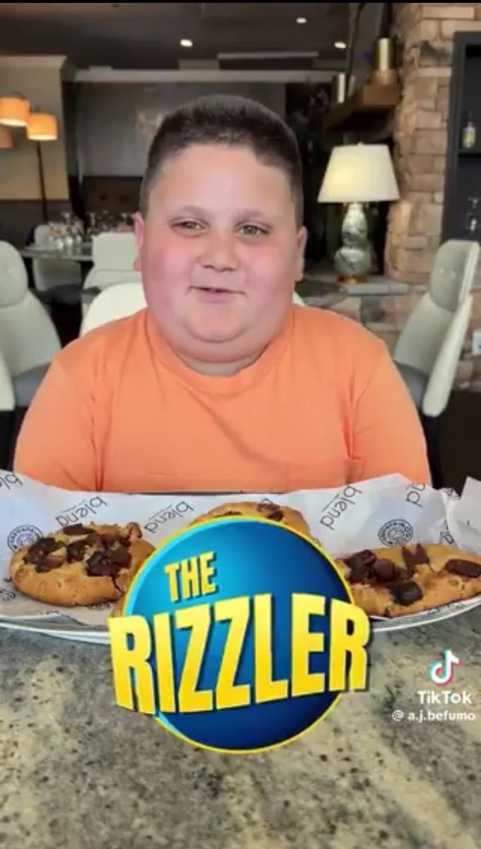 Ilikememes0's tweet photo. @yoxics @LacyHimself he looks like the Rizzler if he grew up https://t.co/gktKfqz82o