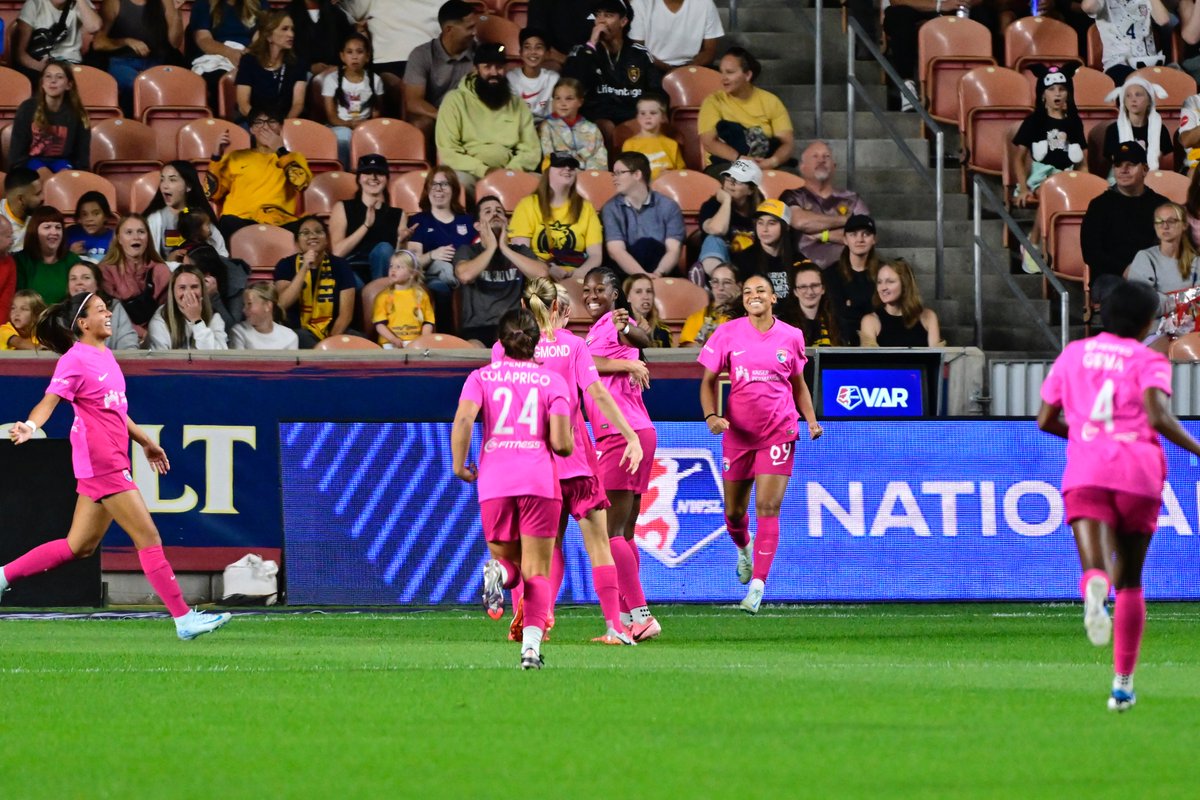 EqualizerSoccer's tweet photo. San Diego Wave wins!! 

The team's first regular season victory since May 8, 2024, the winless streak ends at 12 as they defeat Utah Royals 2-1 #NWSL 

📸Peter Creveling-Imagn Images https://t.co/oRnwitdC6X