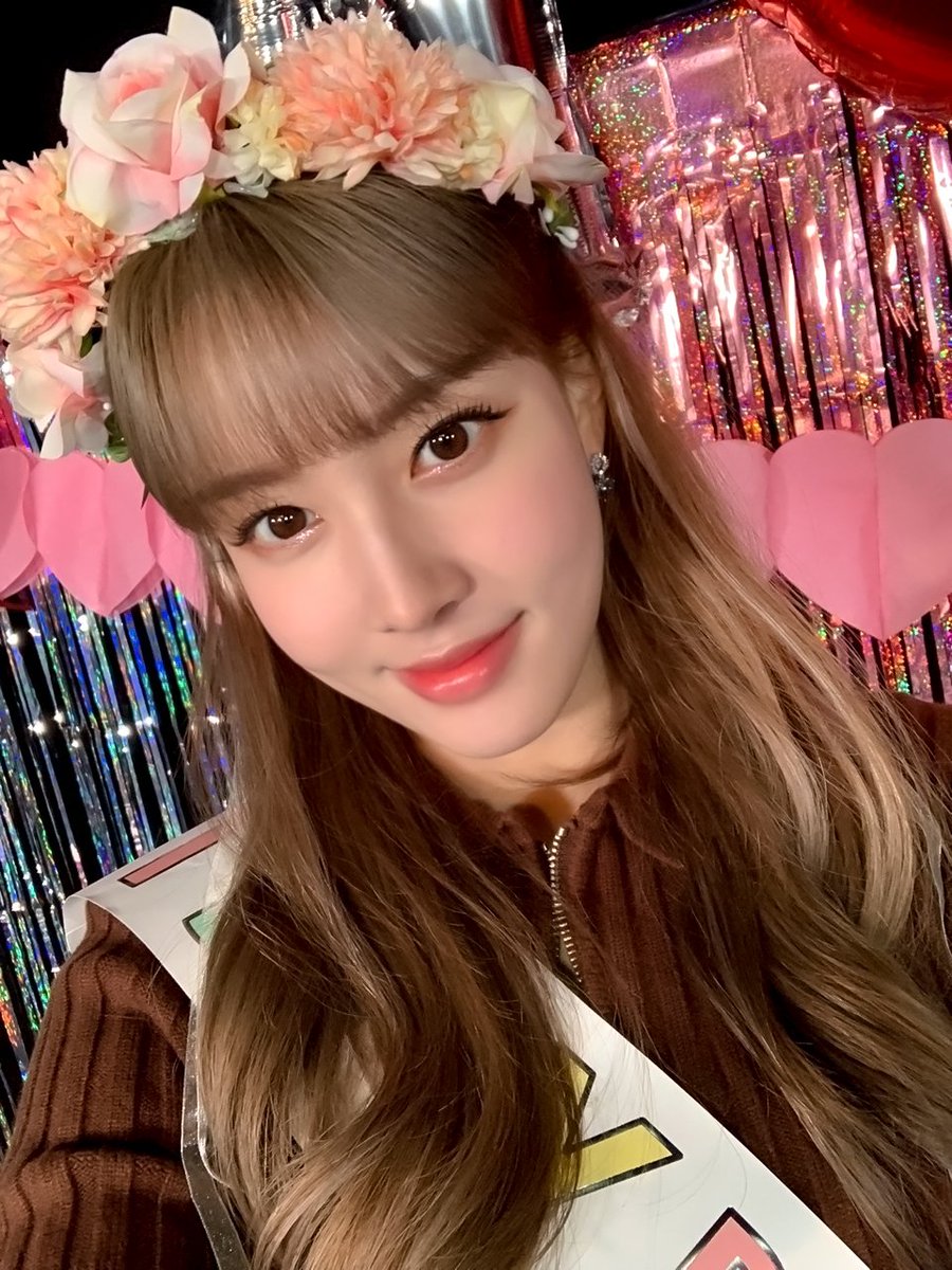 bunnsized's tweet photo. 𝙿rimer año con las más bonitas 𝐩ökeñas y toca tirar la casa por la ventana, sacar los mejores 𝐠lōbos y recibir todos los 𝐫egalos por éste hermoso 𝐝ía 🎂☆૮꒰ˊᗜˋ* ꒱ა 𝕚ncluso unas 𝐟lörecitas recibí hoy, pronto me verán activa al 100! ♡

𝚌𝐡𝕠̈co ✿༅ᰍ ִֶָ 𝐜ā𝐭 ! #𝐧än𝕒 https://t.co/g8kk6vHR0R