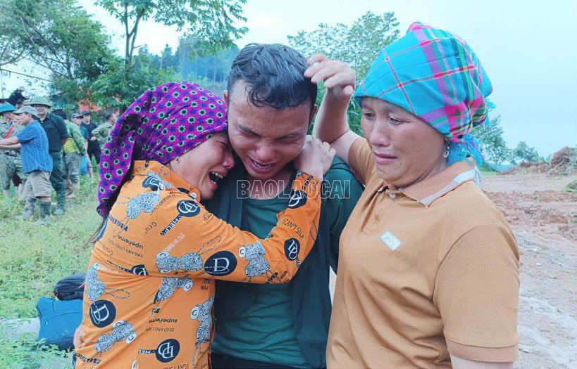 skydovva's tweet photo. Please boost or donate in bio, don’t scroll. On September 7,  a devastating typhoon swept through Vietnam - wreaking havoc on its communities. Crushing flash floods made its way through the remote mountainous districts of Bắc Hà, Simacai, &amp; Bảo Yên in the Lào Cai province. https://t.co/ayQl4vEiID
